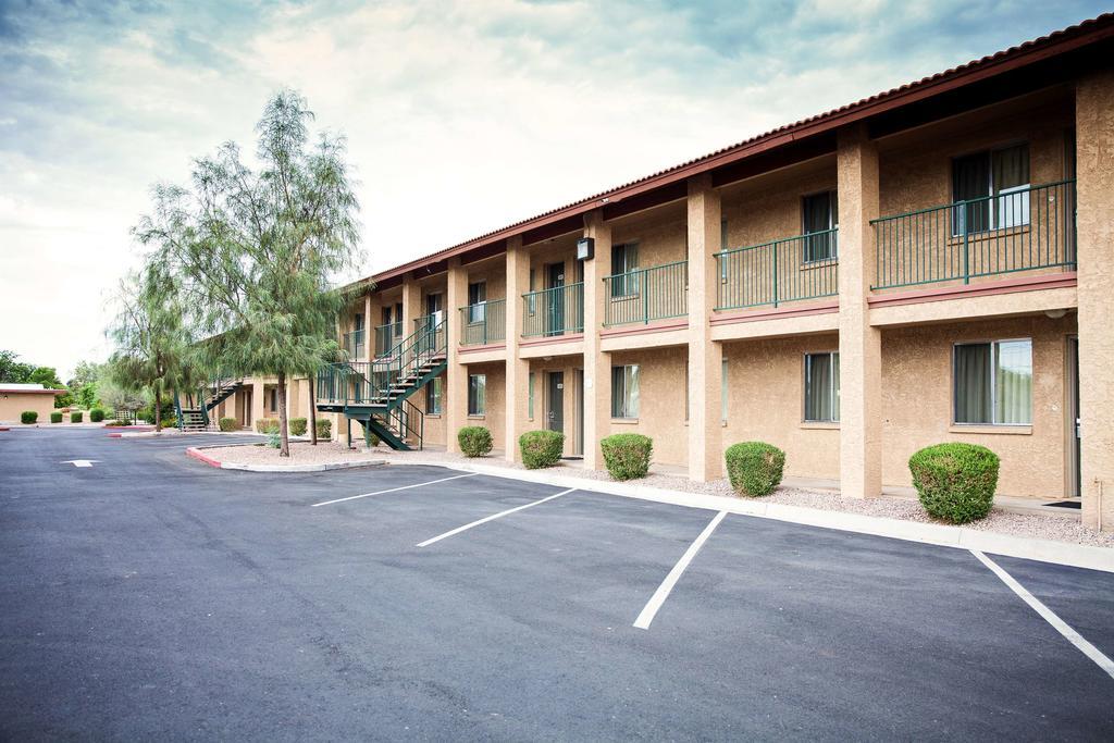 Studio 6-Mesa, Az Luaran gambar