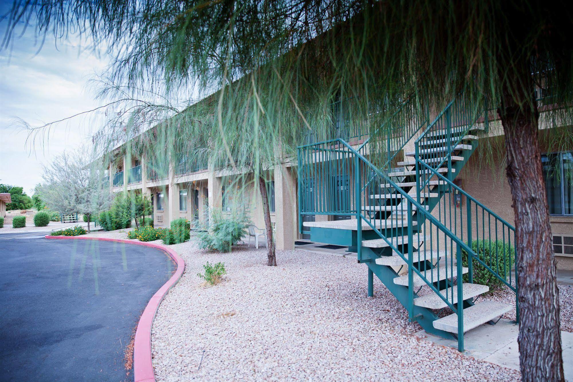 Studio 6-Mesa, Az Luaran gambar